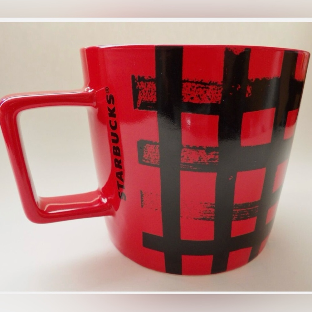 Starbucks Red Plaid Coffee Mug 2016 14 Oz Capacity Red Black Checkered Ceramic.